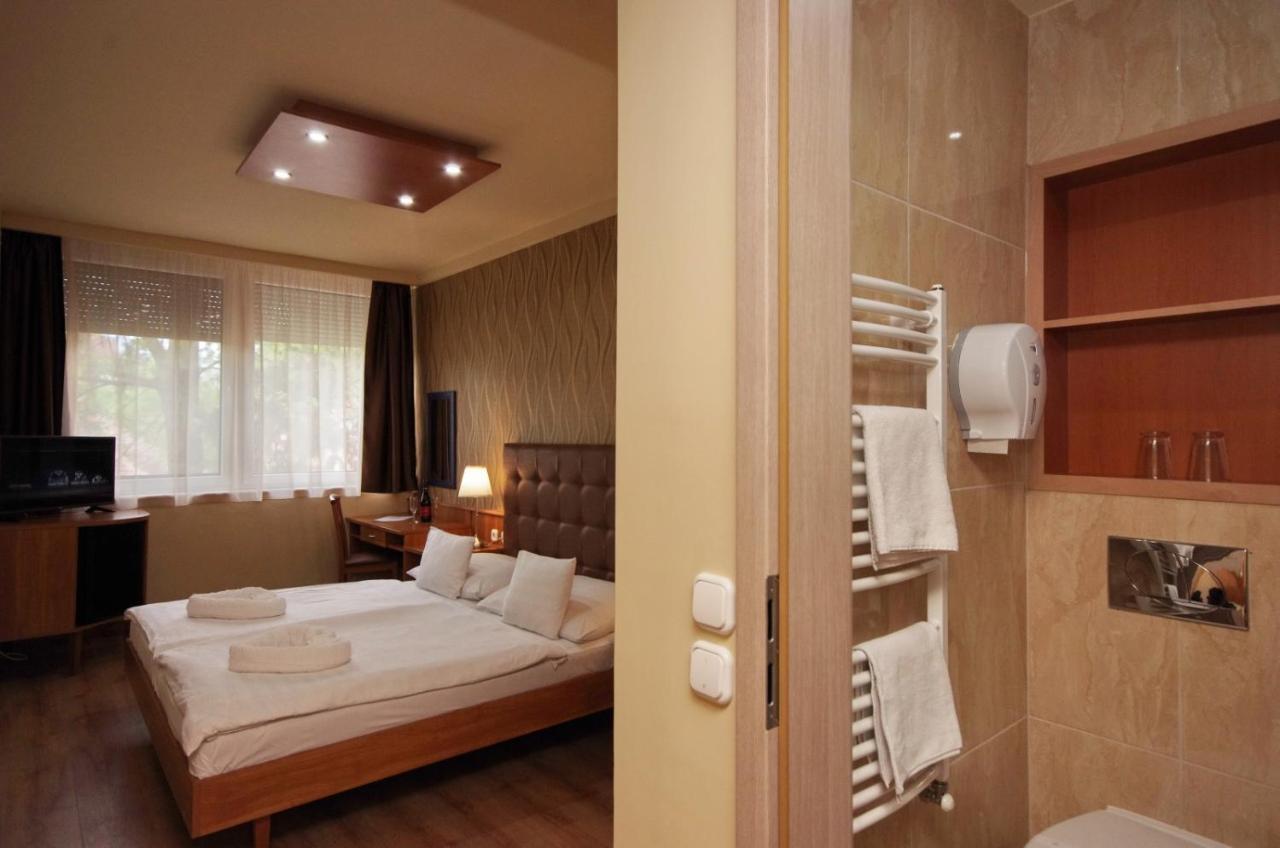 Aqua Hotel Gyula Eksteriør bilde