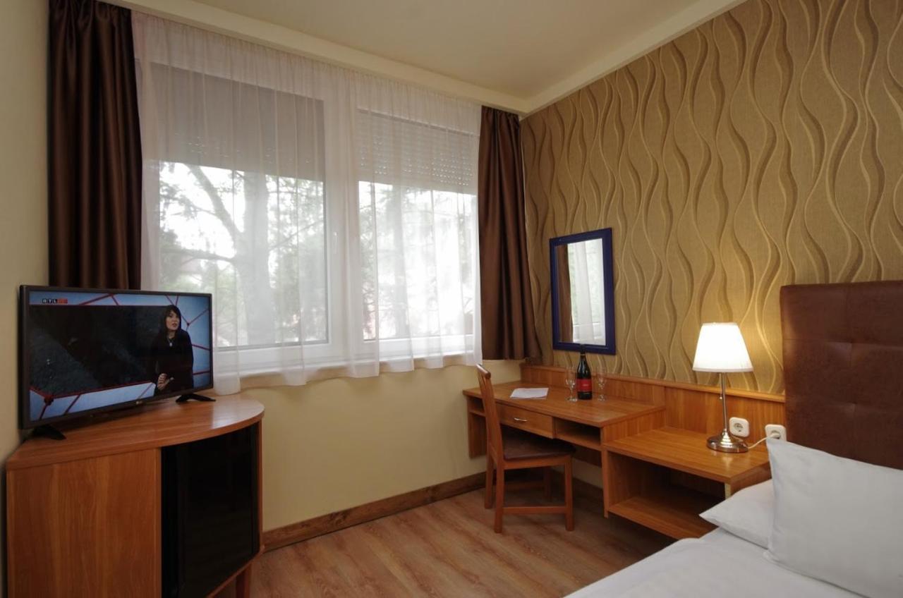 Aqua Hotel Gyula Eksteriør bilde