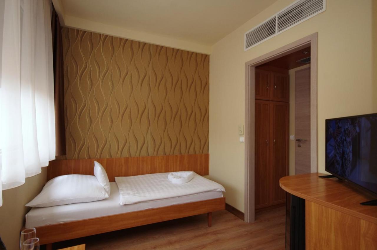Aqua Hotel Gyula Eksteriør bilde