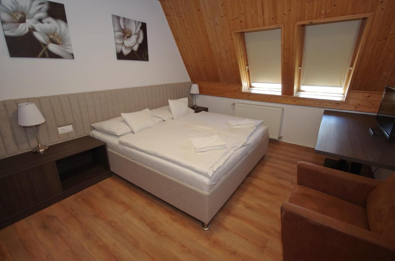Aqua Hotel Gyula Eksteriør bilde