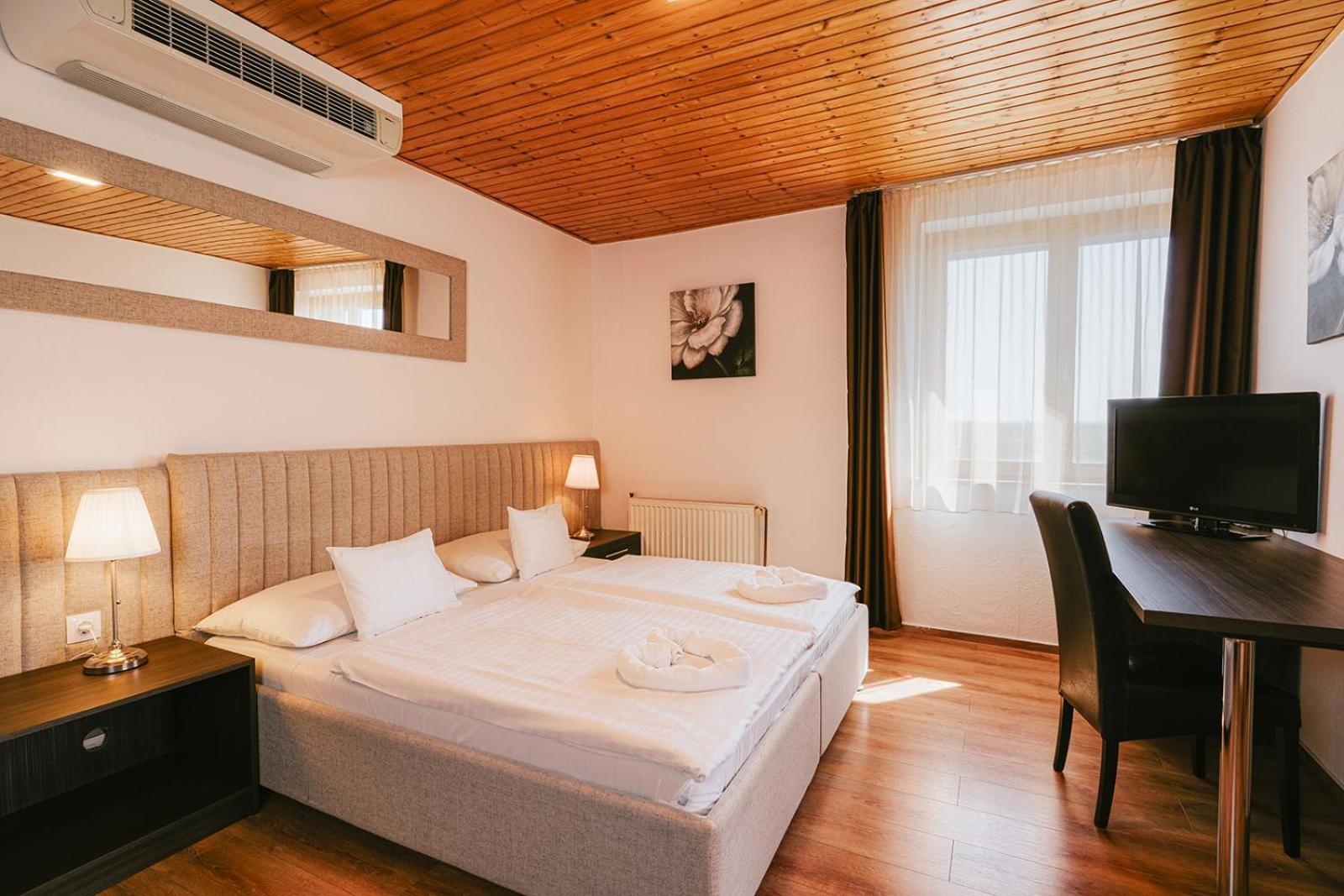 Aqua Hotel Gyula Eksteriør bilde