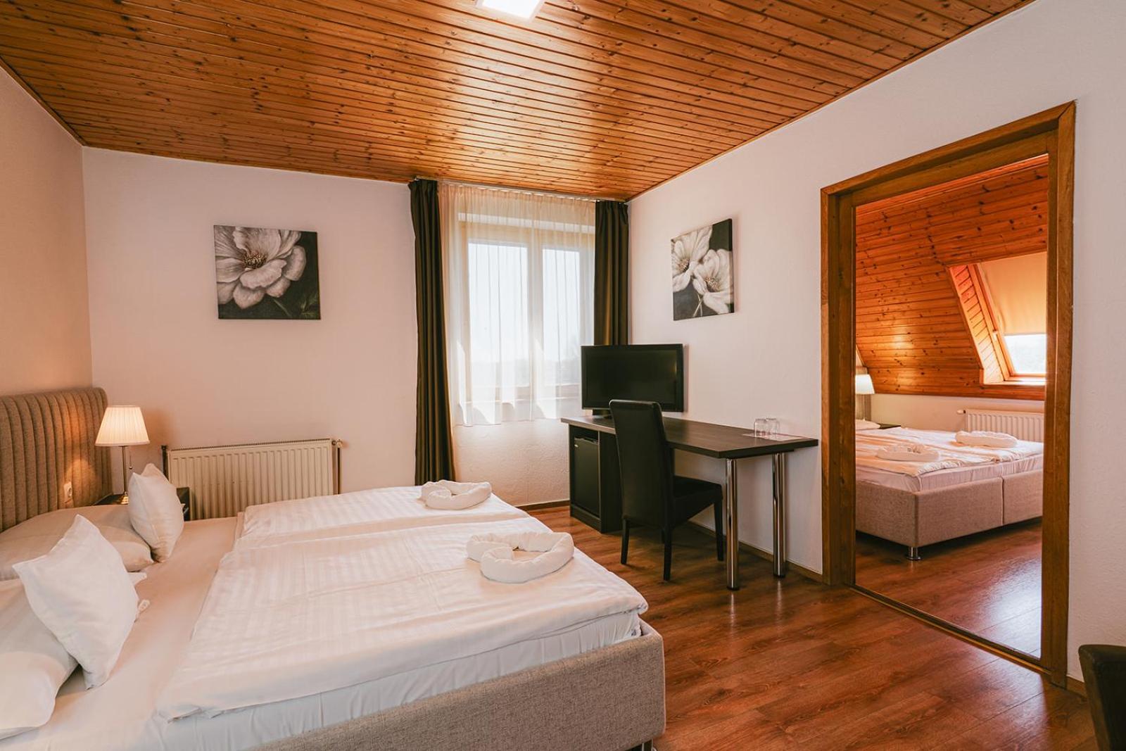 Aqua Hotel Gyula Eksteriør bilde