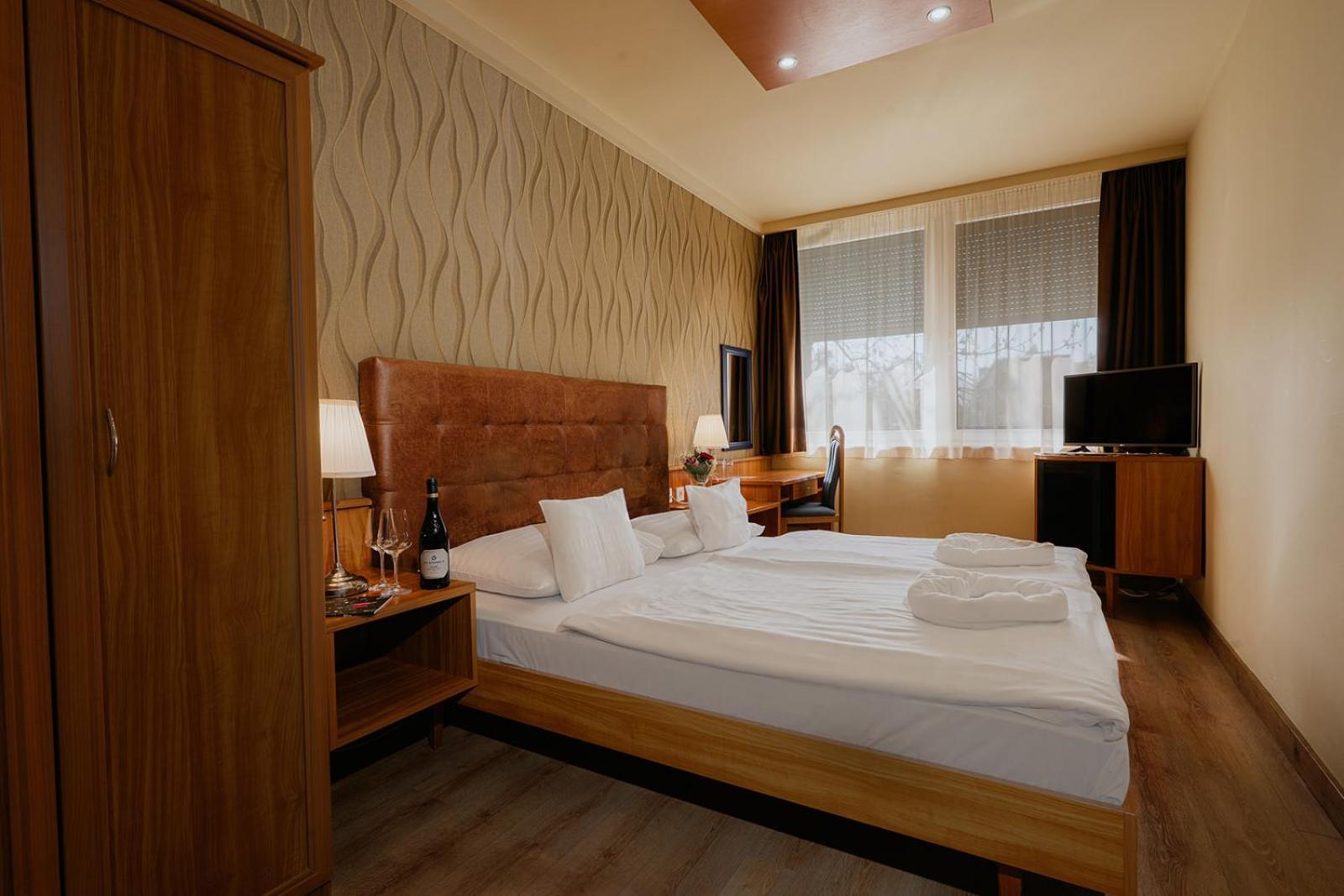 Aqua Hotel Gyula Eksteriør bilde