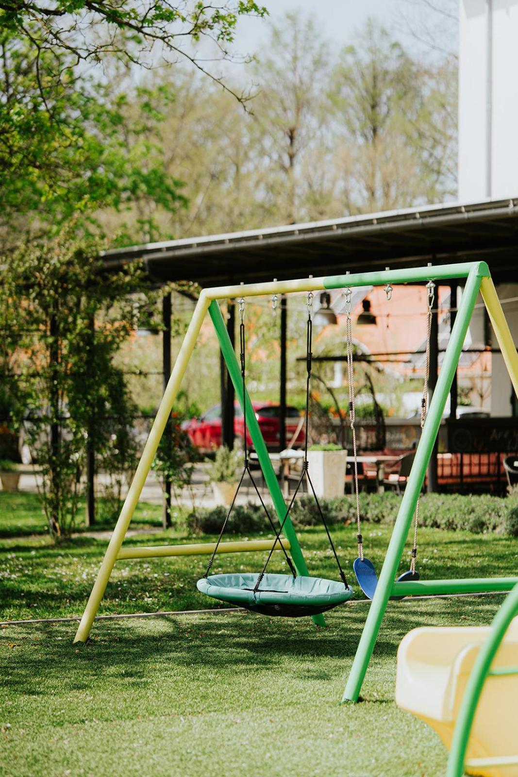 Aqua Hotel Gyula Eksteriør bilde