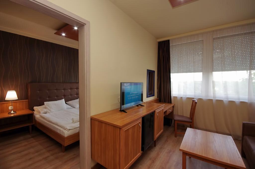 Aqua Hotel Gyula Eksteriør bilde